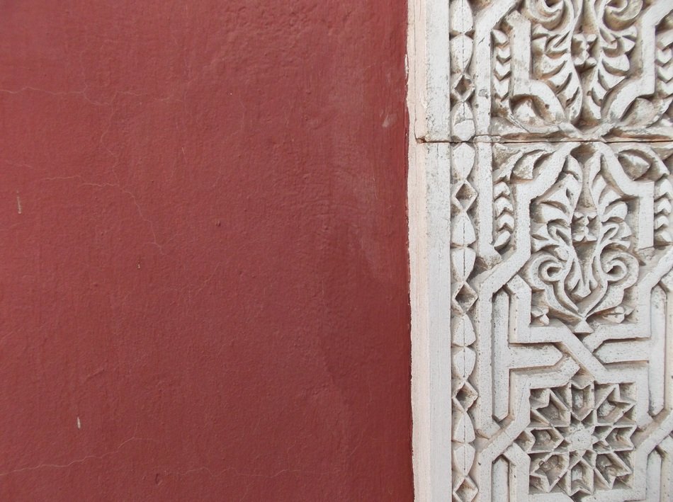 wall marrakech pattern ox blood red