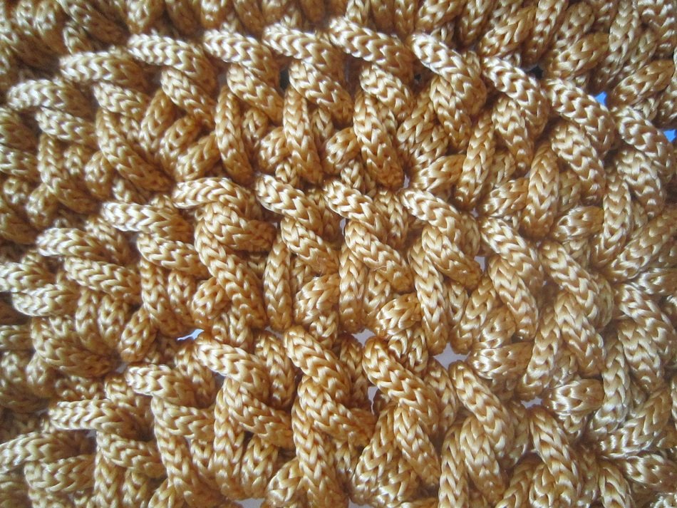 knitting pattern in a circle