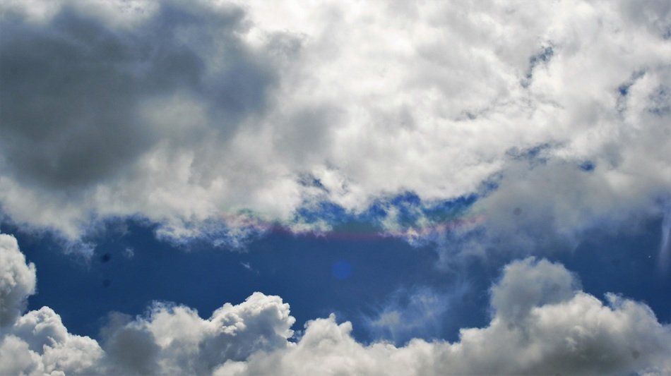 clouds in the blue sky