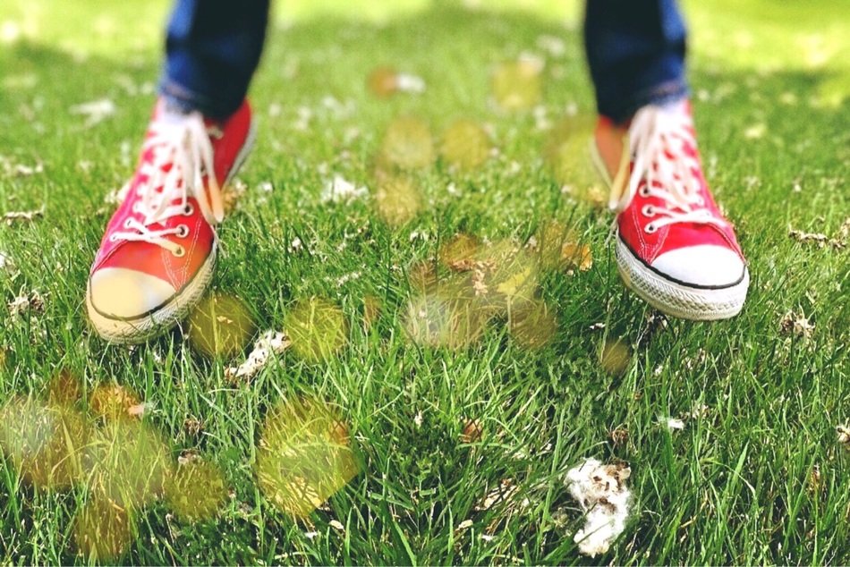 feet dressed up in converse sneakers