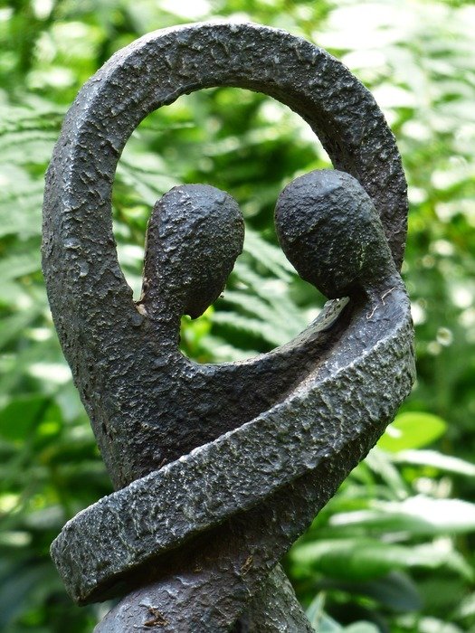 pair of lovers stone statue