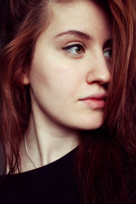 selfie woman with green eyes