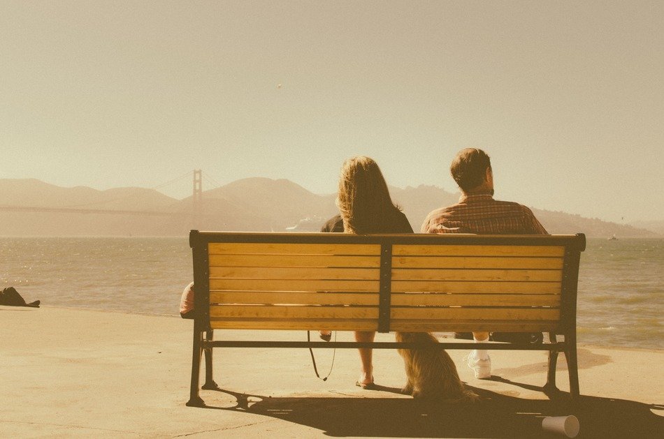 romantic couple on a bench against the background of San Francisco