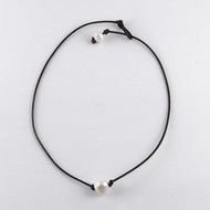 Black Pearl Necklace With String drawing