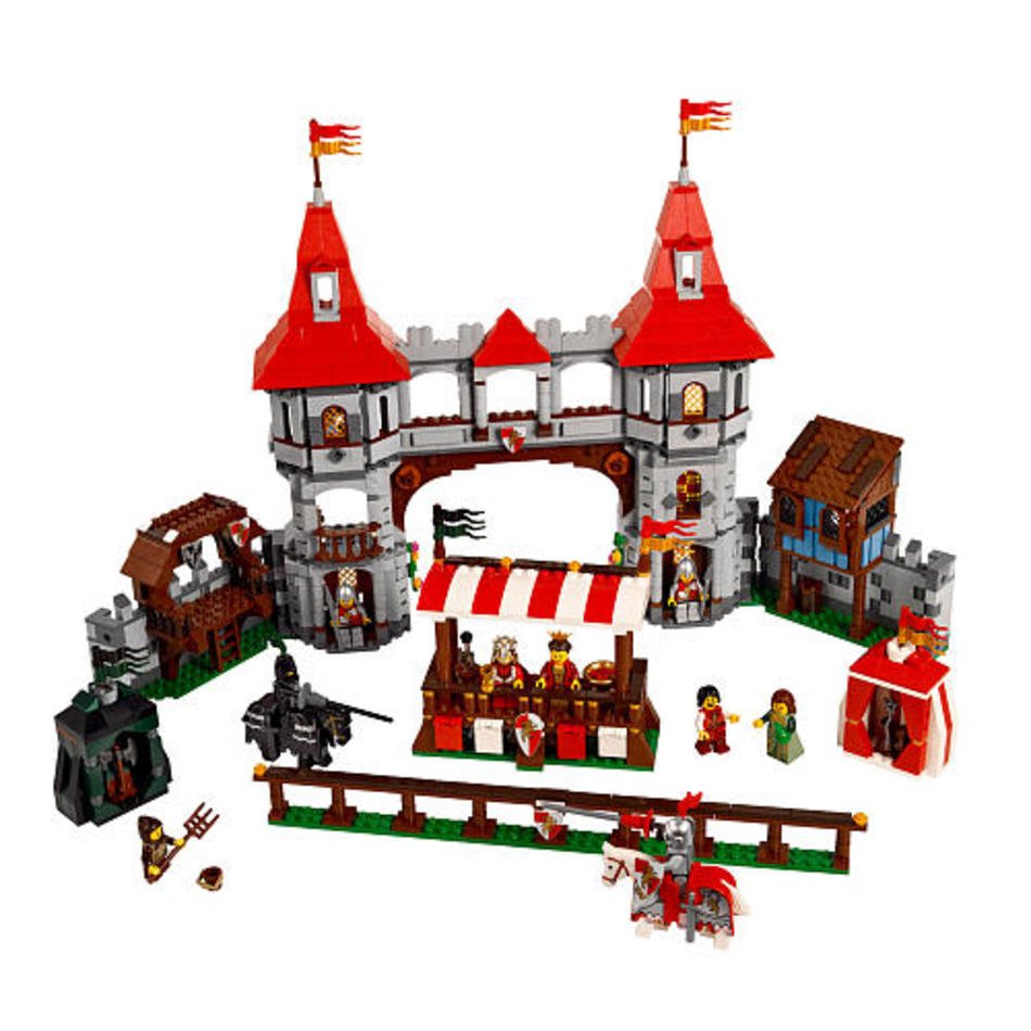 LEGO Kingdoms Joust 10223 Super Heroes FAO Schwarz reg