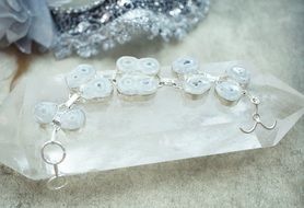 White bracelet with solar quartz