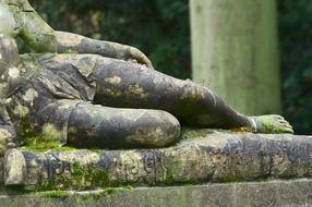 statue of lying woman in enghien park