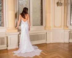 bride in white wedding dress