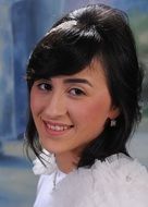 yuong smiling woman, head portrait