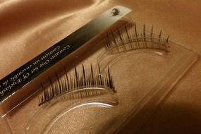 false eyelashes