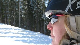 woman skier with helmet and glasses