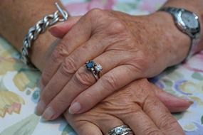 hands of an woman with jewellery