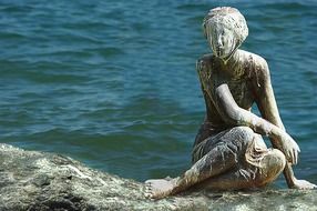 sculpture of a woman on the sea
