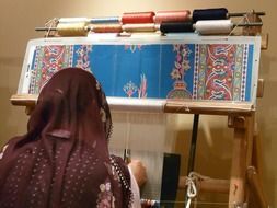 hand weaving carpet