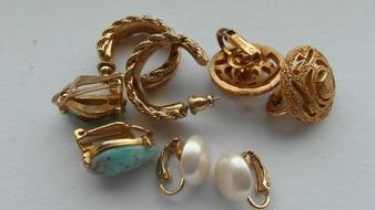 trendy vintage jewelry