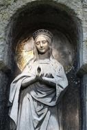 statue of a woman in the southern cemetery in munich