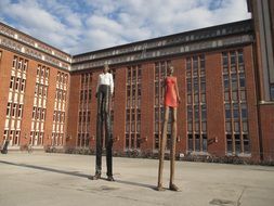 two tall sculptures in hamburg