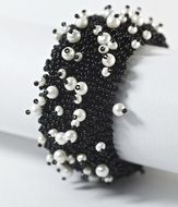 bead bracelet with pearls