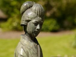 geisha statue