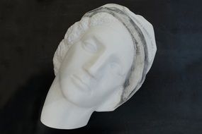 marble woman&#039;s head