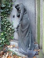 statue of a grieving woman on the grave