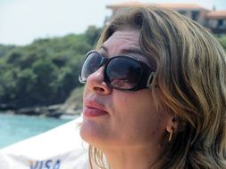 woman in sunglasses close up
