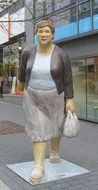 Sculpture of shopping woman