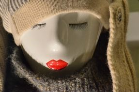 female mannequin with red lips