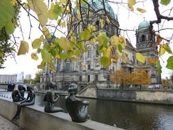women, bronze sculptures on riverside, germany, berlin