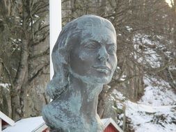 statue bust woman