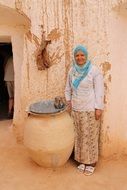 amphore tunisia woman