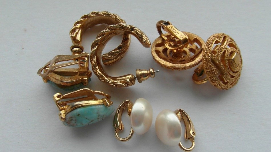 trendy vintage jewelry