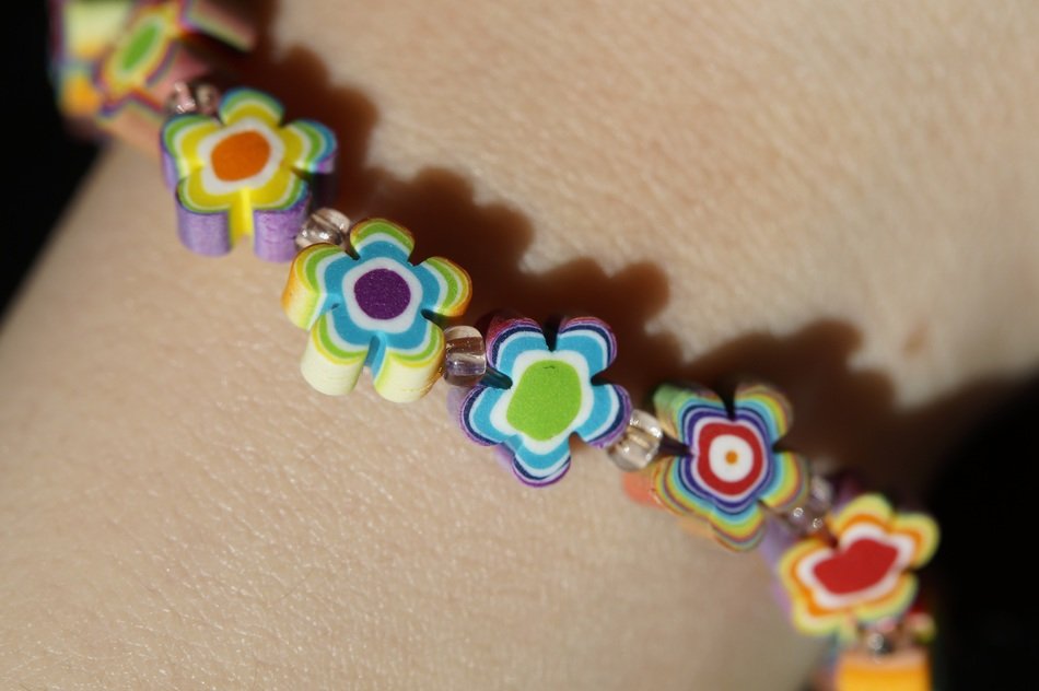 bracelet of beads in the shape of flowers
