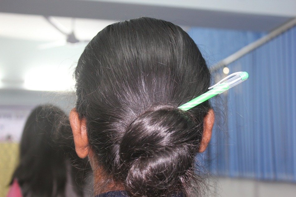 bunned hair on a womanâs head