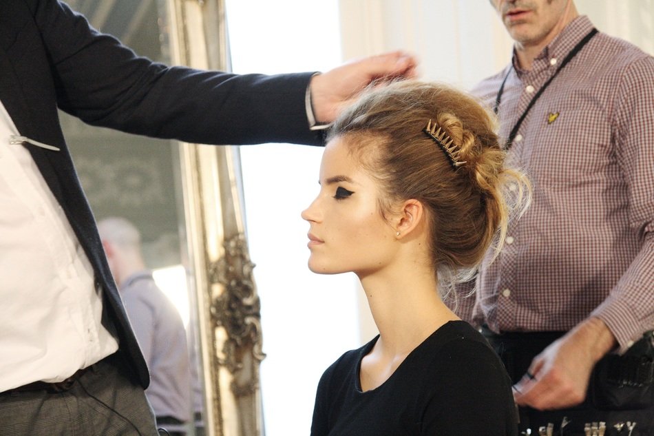 Hair demonstration with the woman