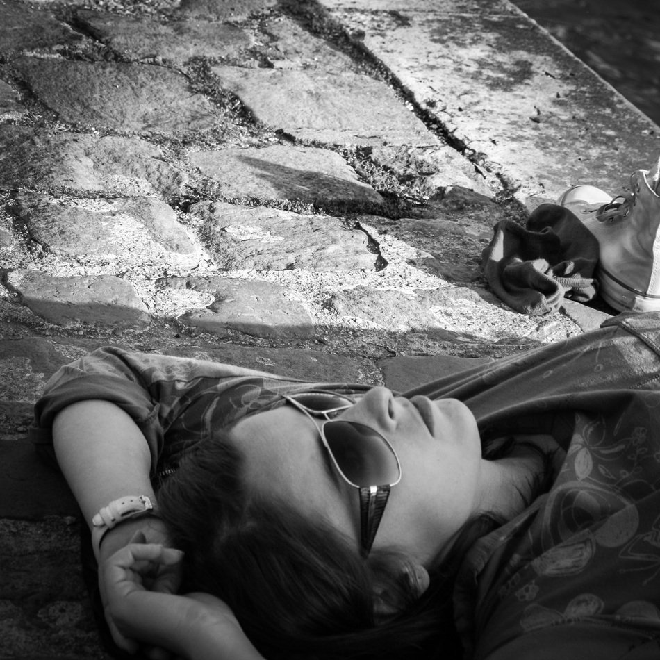 girl in glasses lies on the bank of Siena in Paris