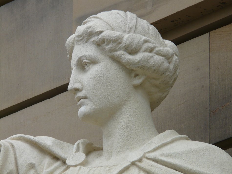 White statue of a woman