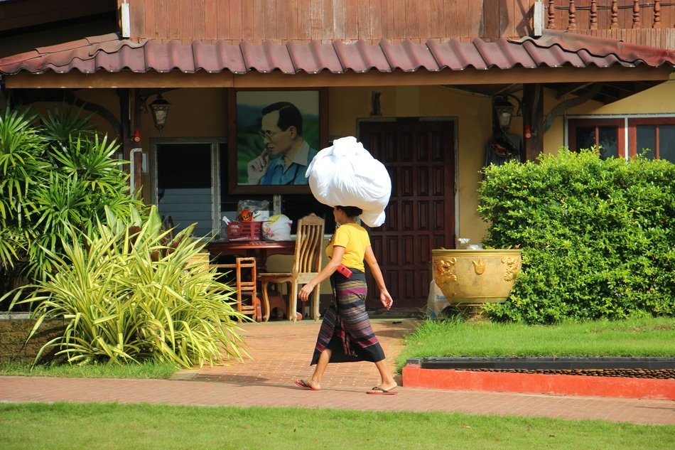 woman bearing laundry on the head outdoor