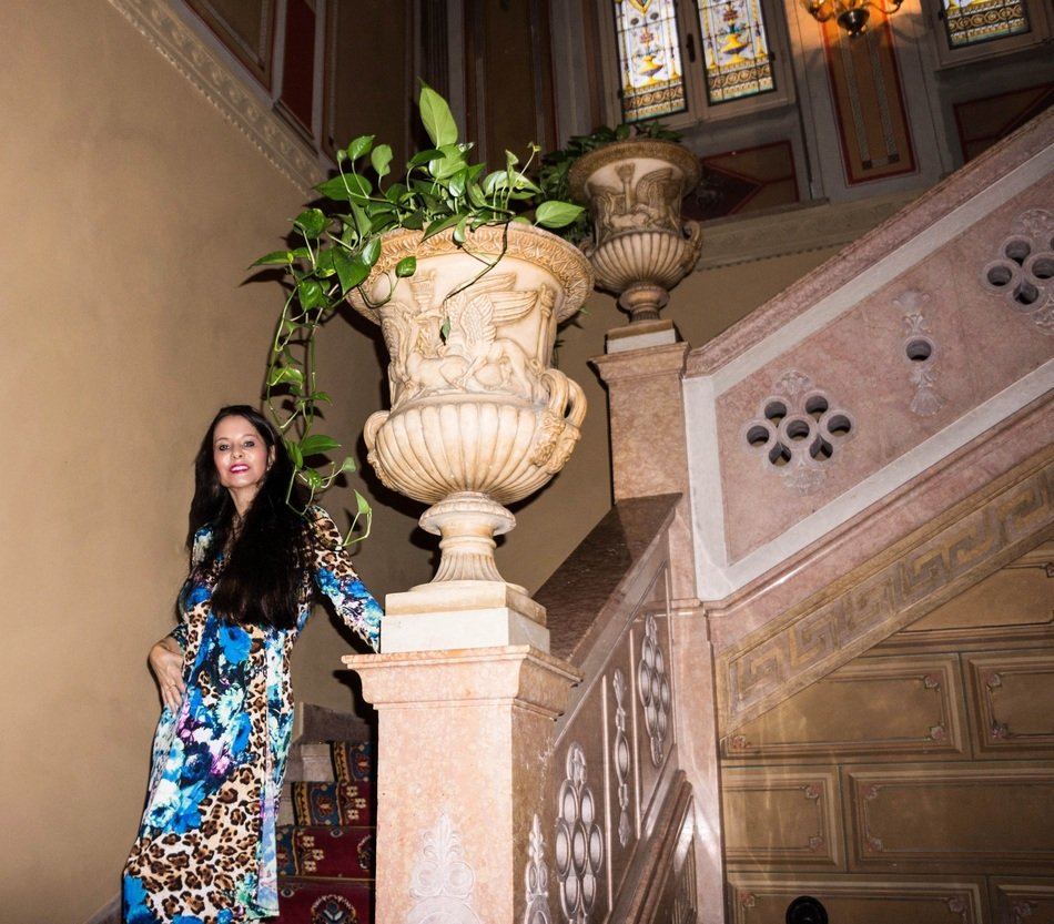 elegant woman female villa cortine palace