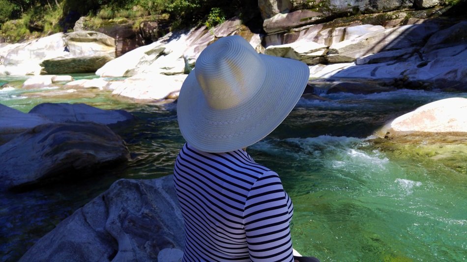 girl in a hat on the background of the canyon