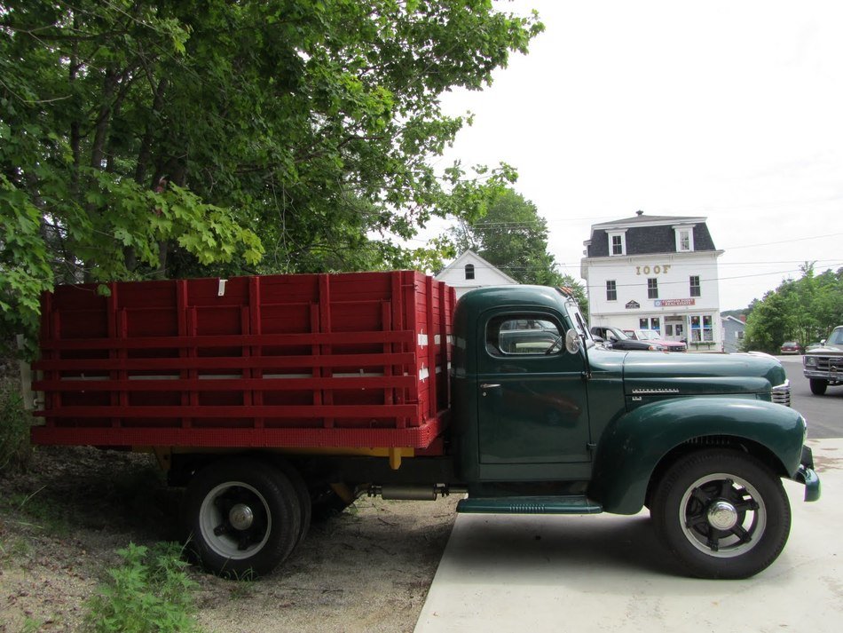 International KB Trucks photo