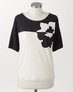 Clip art of black and white sweatshirt