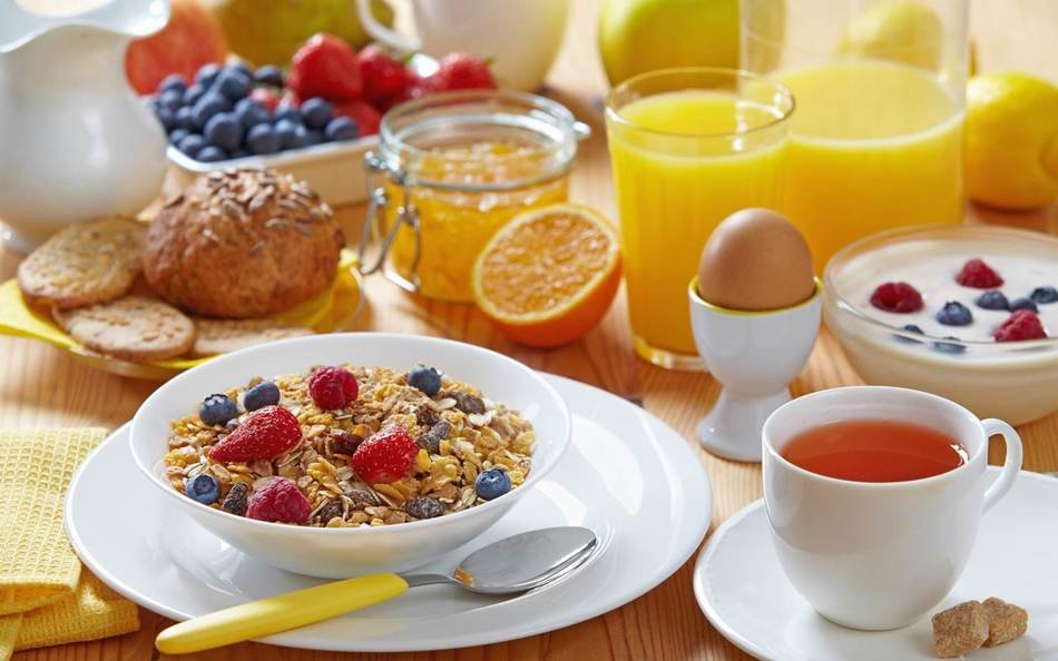 muesli with berries for breakfast