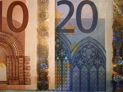 euro notes with a protective strip