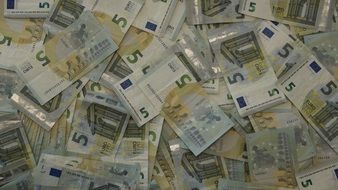 five euro cash