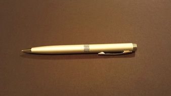 Single golden pen