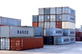 folded import containers in port