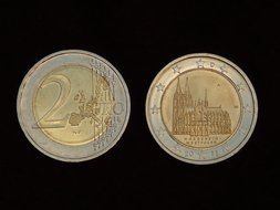 front and rear of the euro coins