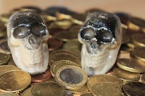 photo two skulls on coins