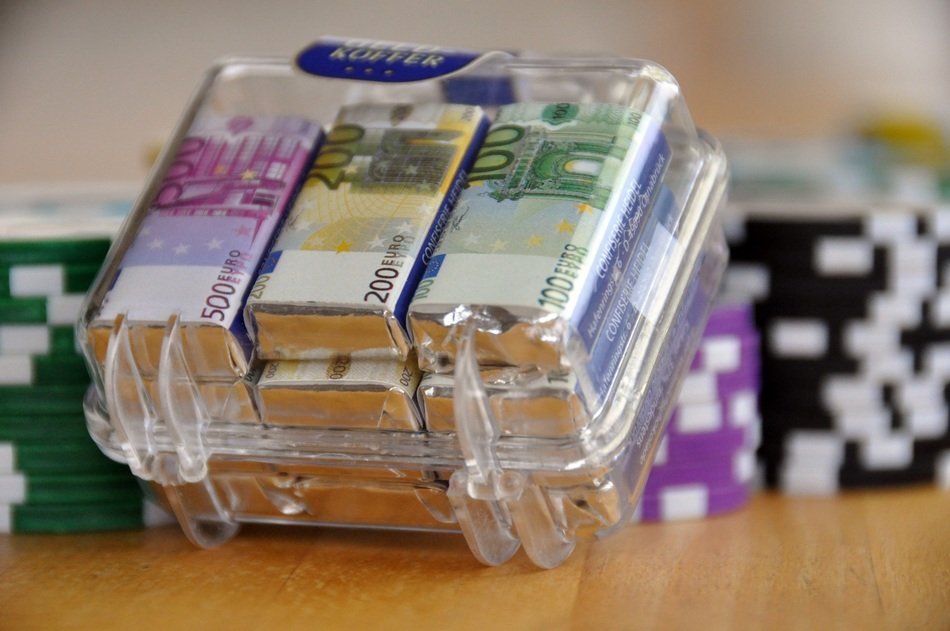 Pack of the paper euros